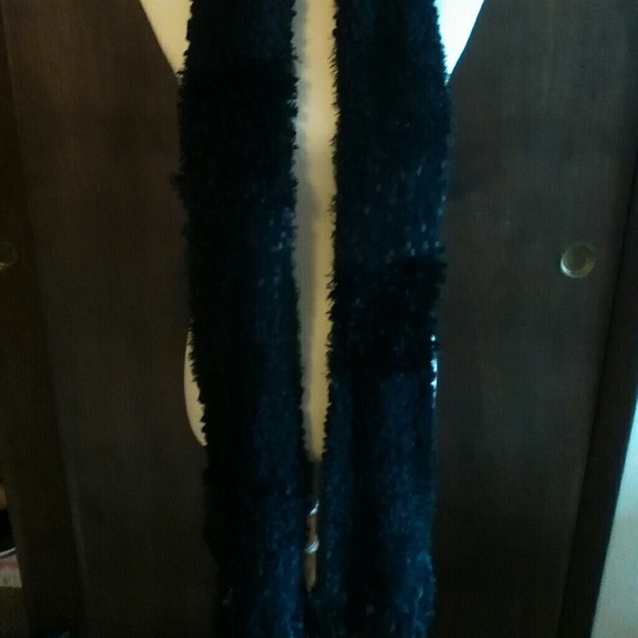 Black sparkly super soft long scarf never worn - Picture 3 of 3